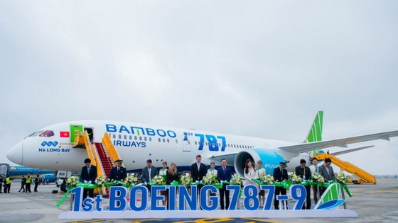 越竹航空公司昨(22)日在河內內牌機場迎接首架波音787夢想客機。（圖源：竹梅）