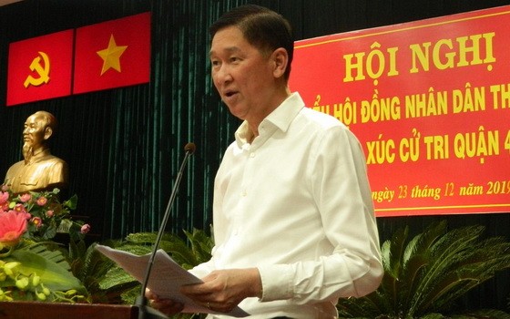 市人委會副主席陳永線在與第四郡選民接觸會上發言。（圖源：輝盛）