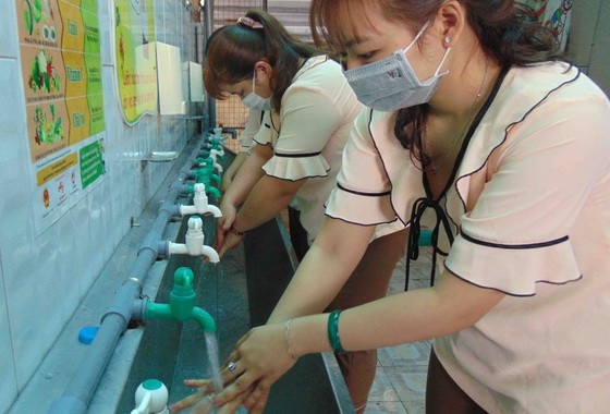 戴口罩、勤洗手是有效防範新型冠狀病毒的正確方法。