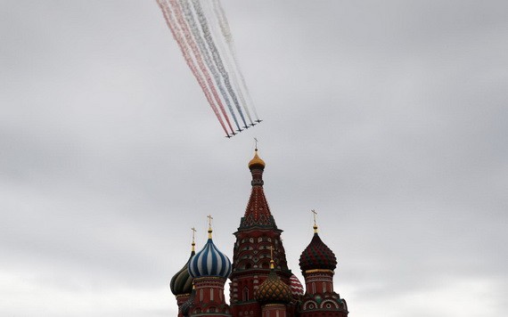 疫情下俄羅斯勝利日閱兵，戰機列隊飛過莫斯科紅場。（圖源：互聯網）