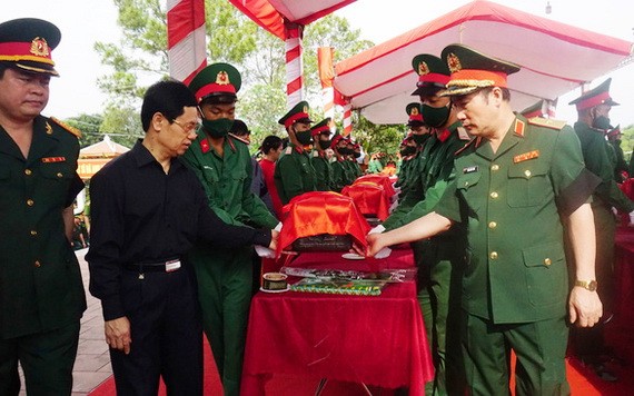 越南志願軍與專家烈士骸骨移葬儀式。（圖源：允和）