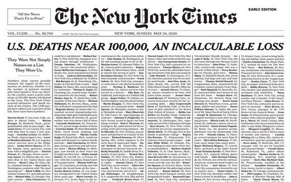 《紐約時報》用整個頭版列出千名新冠死者信息。（圖源：Getty Images）
