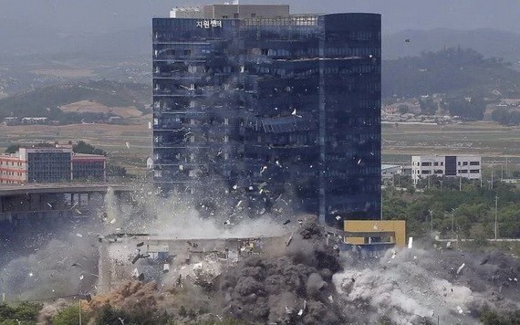 朝鮮近日炸毀位於開城的朝韓聯絡辦公室，使韓朝緊張關係再度升溫。（圖源：AP）