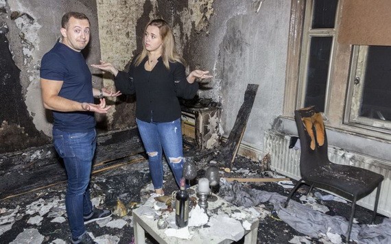 英國男子點燃數十支蠟燭向女友求婚，結果意外燒毀了他們居住的公寓。（圖源：社交媒體）