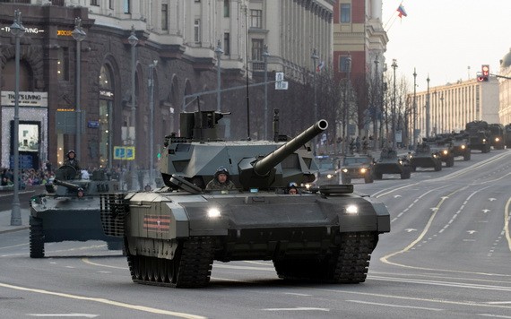 圖為俄羅斯T-14“阿瑪塔”主戰坦克亮相莫斯科街頭。（圖源：TASR）