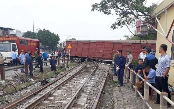 列車脫軌事故現場。（圖源：德文）