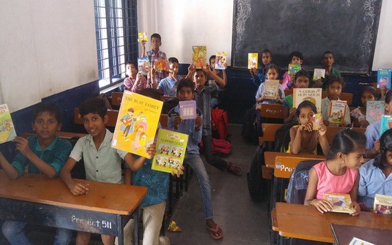圖為印度某小學校在課堂上的學生。（圖源：互聯網）
