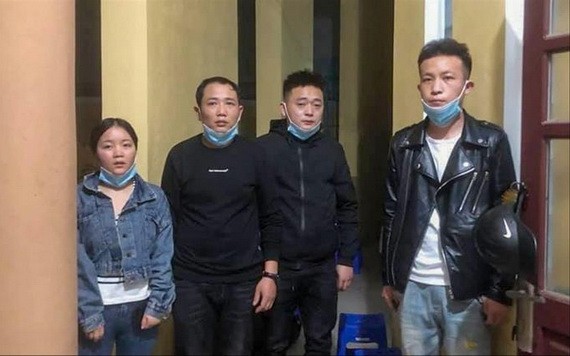 非法入境被查獲的4名中國人。（圖源：阮成）