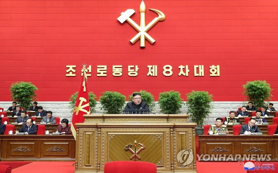 朝鮮領袖金正恩 5日在執政勞動黨第八次全國代表大會上發言，承認國家經濟發展上出現錯誤。（圖源：韓聯社/朝中社）