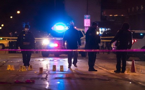 芝加哥與伊凡斯頓警方封鎖案發現場。（圖源：AP）