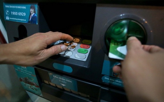 銀行加大對卡支付活動監察力度。