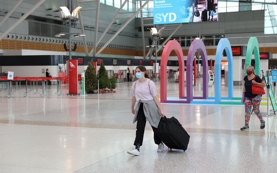 抵達澳洲悉尼機場的遊客寥寥無幾。（圖源：路透社）