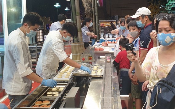 亞洲餅家攤位吸引廣大消費者光顧。