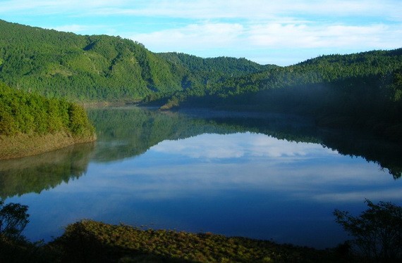 翠峰湖有如太平山上的一顆藍寶石。