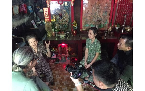 節目拍攝組拍攝麒麟拜訪華人懷舊物品收集計劃啟發點聚群居。