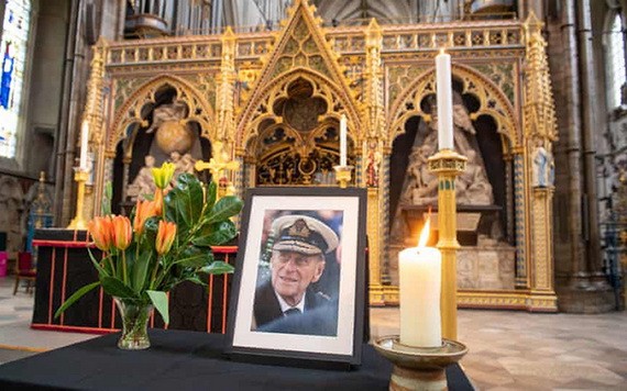 菲利普親王的遺像被安置在威斯敏斯特大教堂。（圖源：PA）