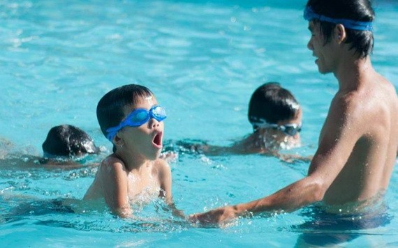 從小學會游泳既能鍛煉身體，又可防範溺水。（示意圖源：互聯網）