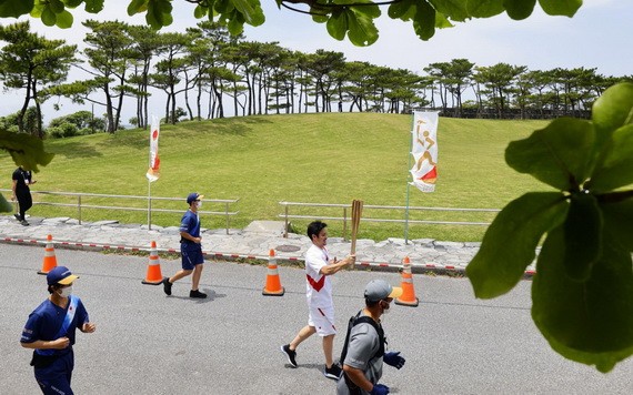 日本福岡縣宣佈，原定在縣內舉行的東京奧運聖火傳遞活動僅進行點火儀式。（圖源：AP）