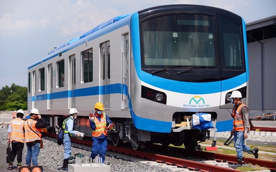 地鐵 1 號線列車在隆平站組裝