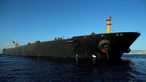 美國2月在阿聯酋海岸扣押了一艘伊朗油輪，其載運的大約200萬桶石油被美國沒收並賣掉。（圖源：路透社）