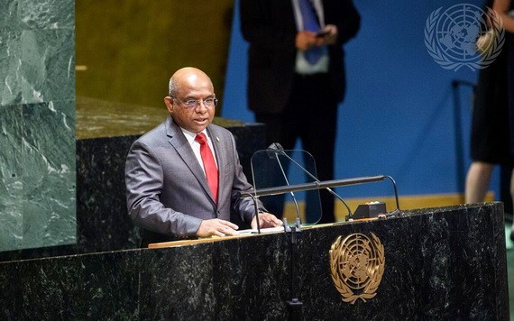馬爾代夫外交部長阿卜杜拉·沙希德在當選聯合國大會第七十六屆會議主席後走上講台並發言。（圖源：聯合國）