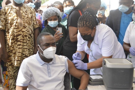 尼日利亞民眾接種新冠疫苗。（圖源：互聯網）