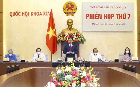 國會主席王廷惠（中）在會議上致開幕詞。（圖源：VGP）