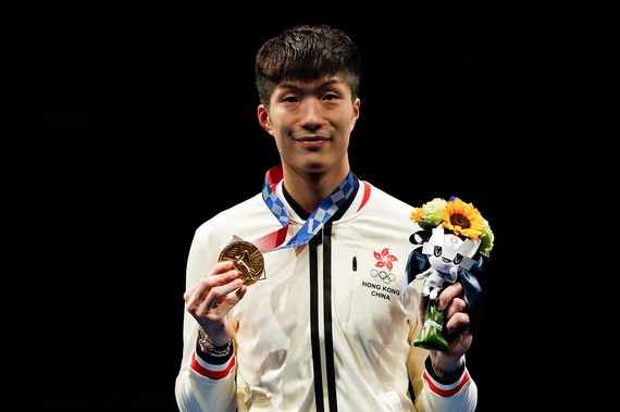 中國香港運動員張家朗奧運花劍奪金
