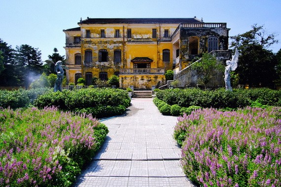 在順化市安定宮搭建的白茶園是《剩女伎倆多５》的主要背景。如今已成為多人前往的旅遊景點。