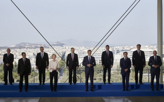 南歐九國集團領導人舉行峰會前大合照。（圖源：推特）