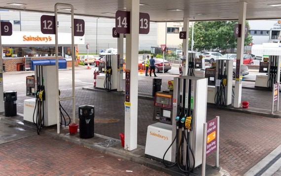 9月25日在英國倫敦拍攝的一家停業的加油站。（圖源：新華社）