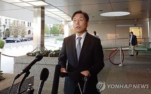 韓外交部韓半島和平交涉本部長魯圭悳在朝核問題磋商韓美首席代表會議結束後發表磋商結果。（圖源：韓聯社） 