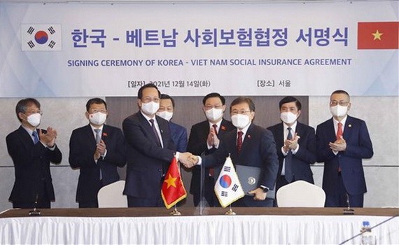 越韓雙方共同簽署社會保險雙邊協定。（圖：越通社）