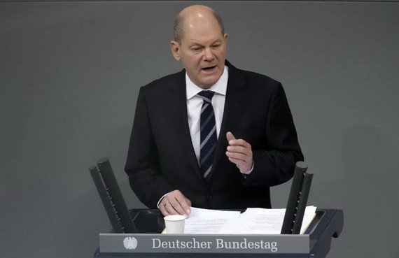 德國總理朔爾茨發表政府報告。 （圖：新華社）