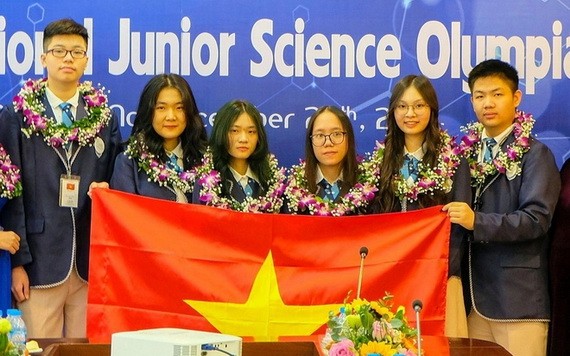 參加2021年國際青少年科學奧林匹克競賽的學生團隊。（圖：河內市教育與培訓廳）