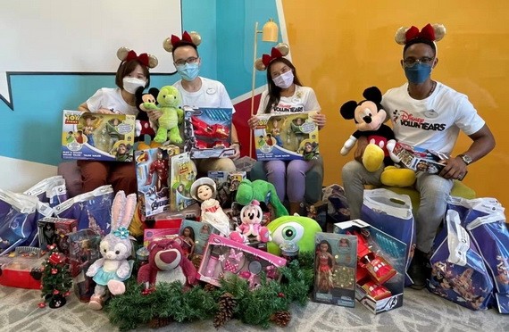 中國香港迪士尼送聖誕禮物給特殊兒童