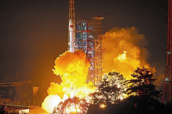 12月30日零時43分，中國西昌衛星發射中心，長征三號乙遙八十四運載火箭成功將通信技術試驗衛星九號送入預定軌道。（圖：新華社）