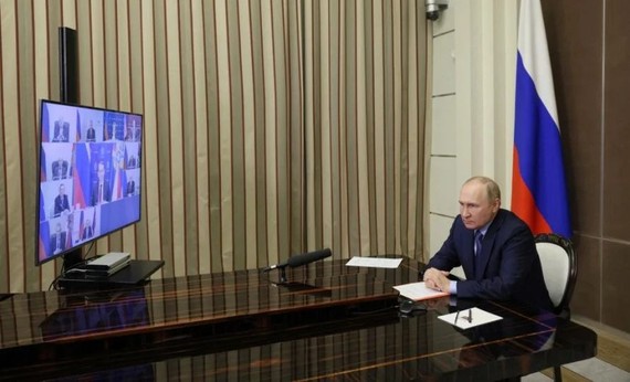 俄羅斯總統普京當地時間2日在索契通過視訊，主持聯邦安全會議。（圖：Sputnik）