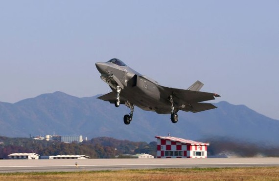 參加韓美空中聯演“警戒風暴”的韓國空軍F-35A隱形戰機。（圖：韓聯社）