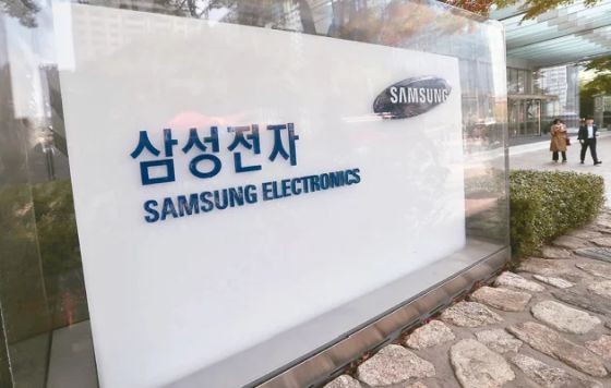韓國三星電子公司計劃在明年擴大其最大半導體工廠的產能。（圖：AP）