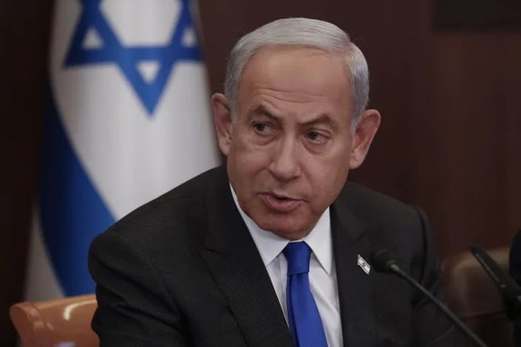 以色列总理内塔尼亚胡出席1月3日在耶路撒冷举行的每周内阁会议。（图：AP）