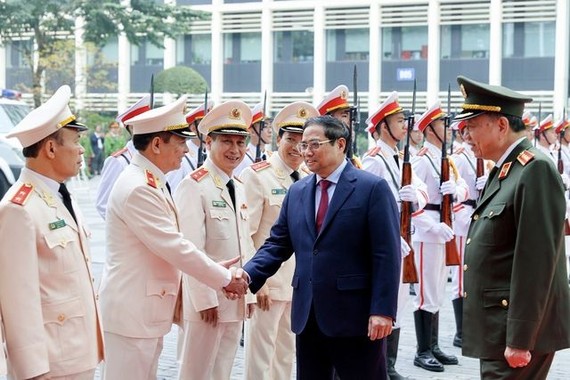 政府总理范明政出席人民公安后勤技术力量传统日纪念仪式。（图：VGP）