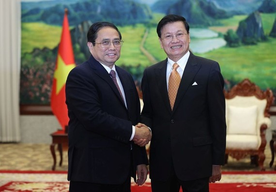 政府总理范明政会见老挝总书记、国家主席通论‧西苏里。（图：越通社）