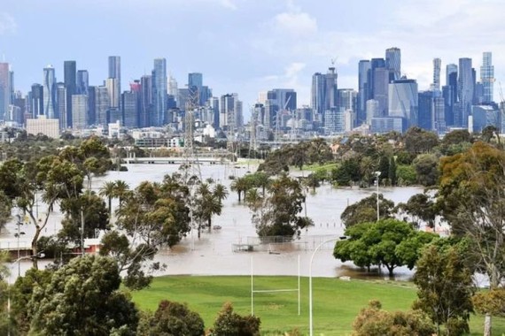 这是 2022年10月14日在澳大利亚维多利亚州拍摄的被洪水淹没的墨尔本郊区。（图：新华社）