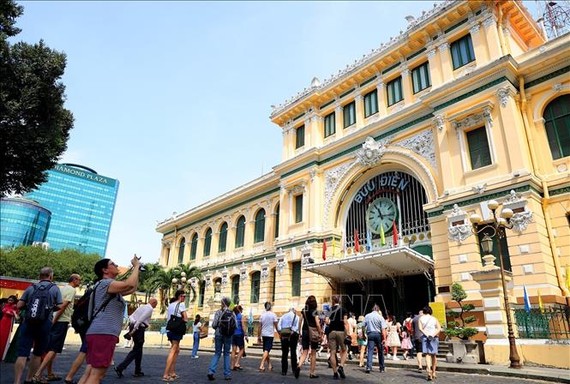 国际遊客团在春节期间前来参观市邮政局。(图 : 鸿达)