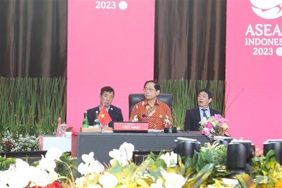 越南外长裴青山出席东盟外长非正式会议。