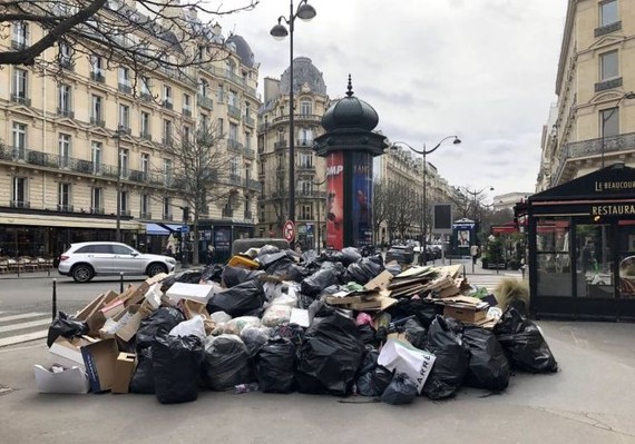 图为巴黎市中心无人清理的垃圾。（图：Getty Images）