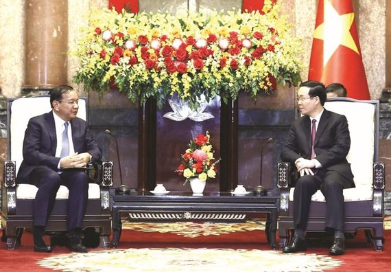 国家主席武文赏接见柬埔寨副首相兼外交与国际合作部大臣布拉索昆。（图：越通社）