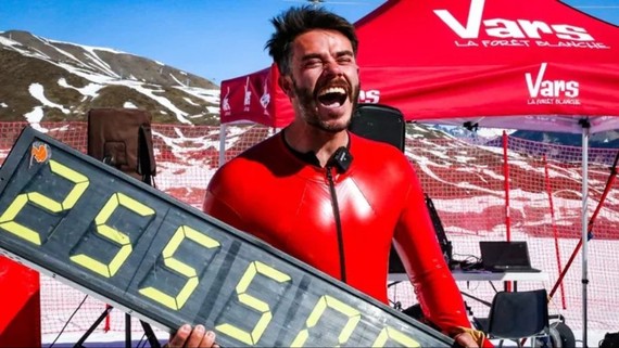 时速 255.50 公里创滑雪世界新纪录