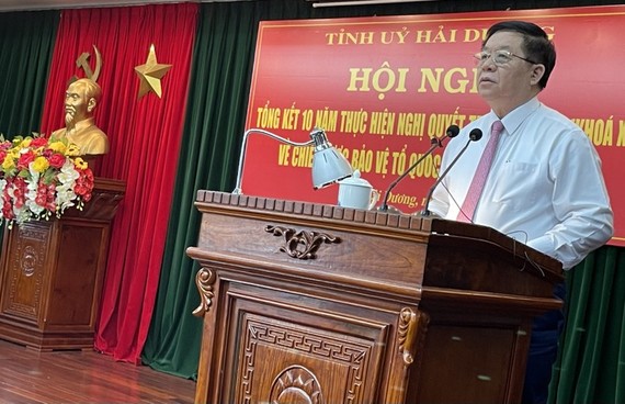 中央宣教部长阮仲义在会议上发表讲话。（图：人民报）
